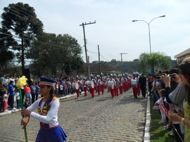 Desfile em Dom Feliciano